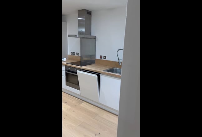 Bright, Top floor, 2 Double Bedroom flat  Main Photo