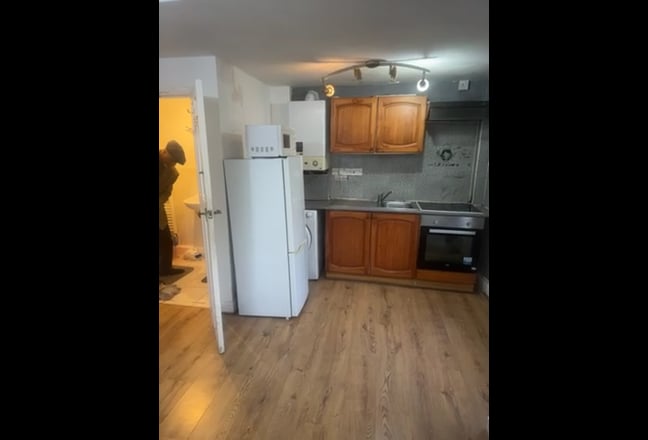 A spacious studio flat  Main Photo
