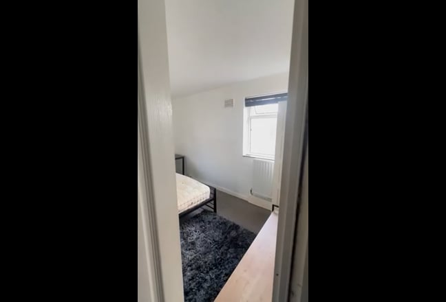 Best location , newly refurbished flat  Main Photo