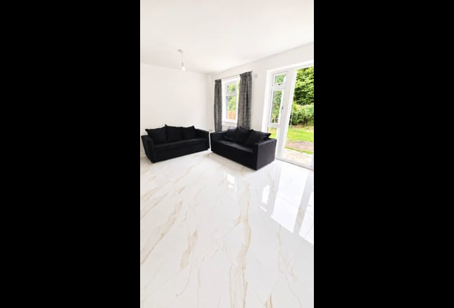  🔥 Premium Ensuite Rooms in NW9 – From &pound;600 Main Photo
