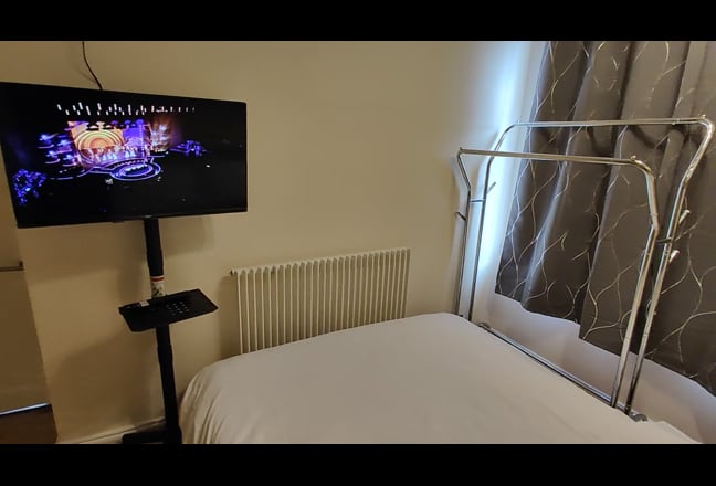 Housemate wanted - furnished room and huge garden Main Photo