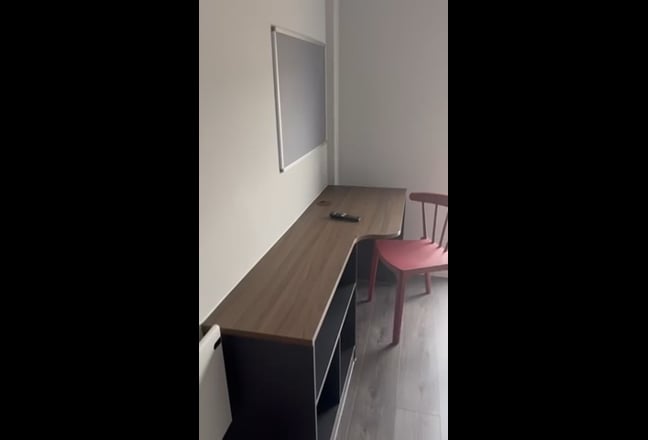 Modern En-suite Main Photo