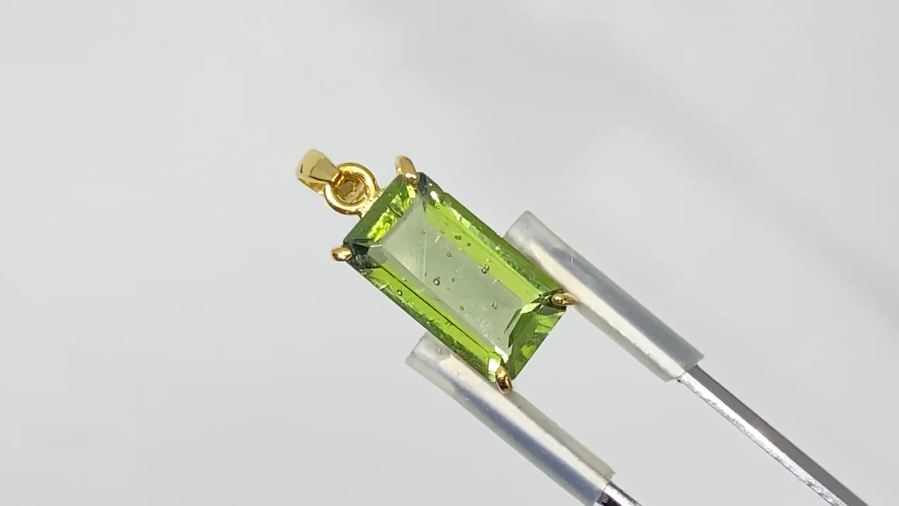 宝石質モルダバイト AAA ファセットカットペンダントトップ 【K18