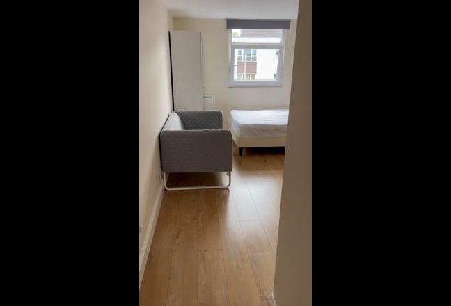 Bright clean Mini studio room  Main Photo