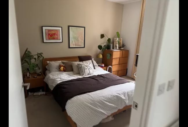 En-suite Double Bedroom in E14 Main Photo