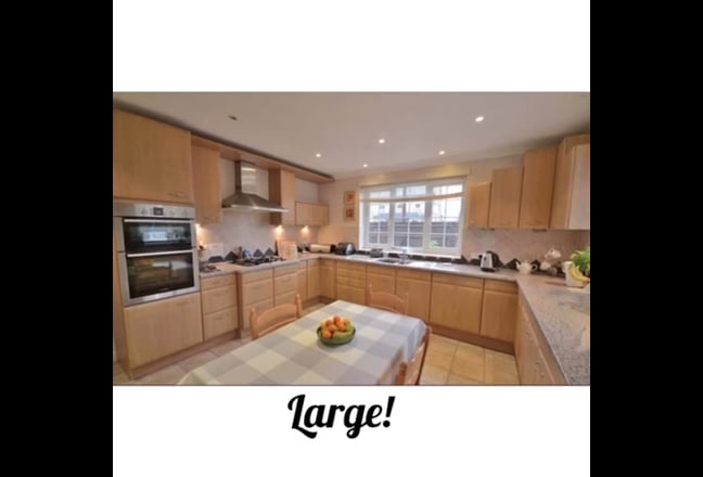 Double room with ensuite mins from the airport Main Photo