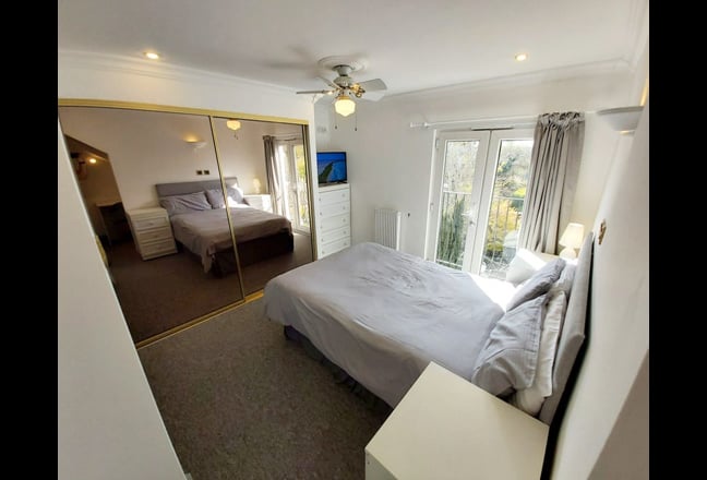 Immaculate, Large En-Suite Room  All Bills Inc Main Photo