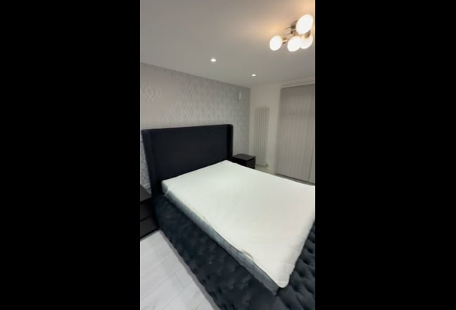 Double Room in Friendly 3-Person house share Main Photo
