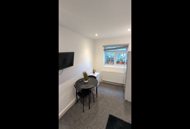 Double Ensuite Room in Harrow on the Hill HA1 Main Photo