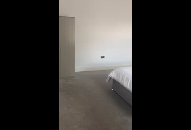 **Single Room Available No Credit Checks  BL1 ** Main Photo