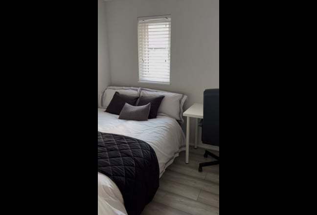 Spacious Double Room for Rent in Beckton E6 Main Photo