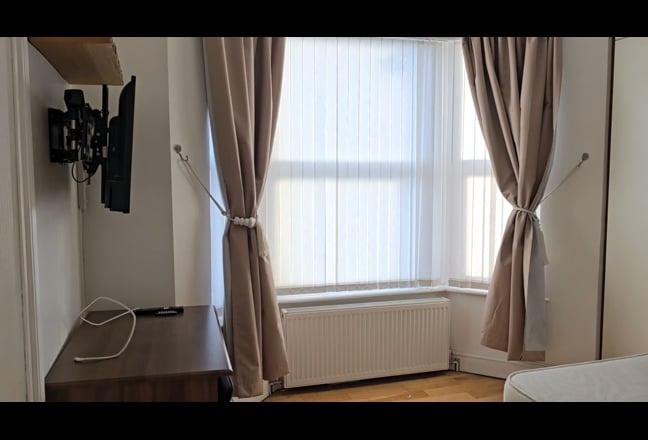 Double Bedroom en-suite  Main Photo