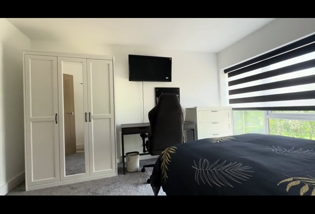 Premium Double En-Suite Room in Quiet House Main Photo