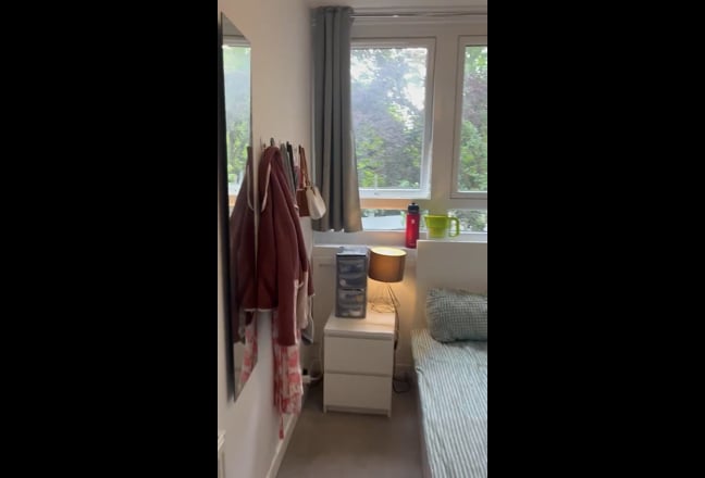 Bright room in newly refurbished maisonette  Main Photo