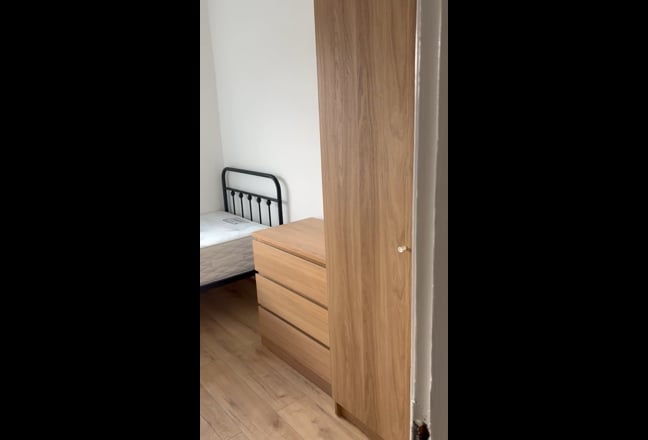 Spacious room  Main Photo