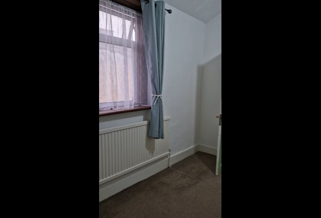 Large double bedroom Main Photo