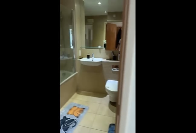 &pound;1100 including bills- Room with Private Bathroom Main Photo