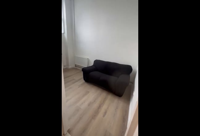 Studio Flat  Main Photo