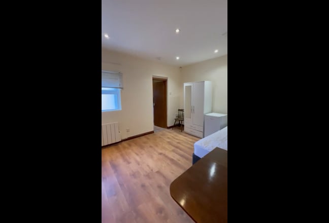 Large Studio Flat Main Photo