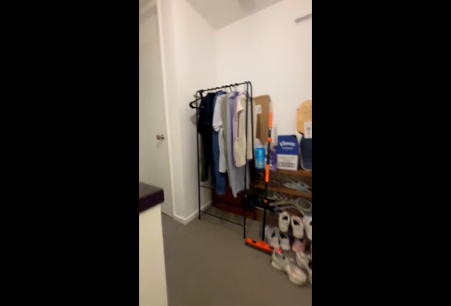 Large sunny room in E1 Aldgate East, bills include Main Photo