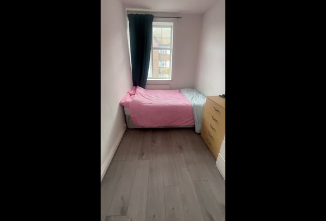 &pound;615 double room in Hendon, North London Main Photo