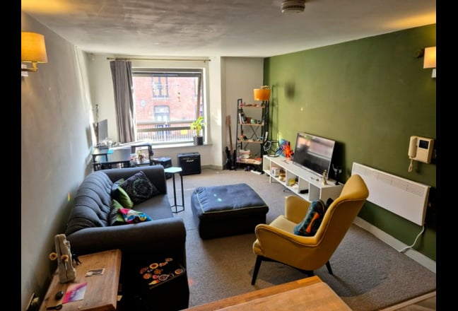 Double Room in 2-Bed Canalside Flatshare in M1 NQ Main Photo
