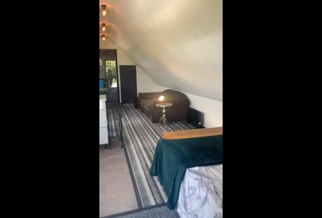 Stunning s/c large studio flat ALL Inc &pound;1100pcm Main Photo