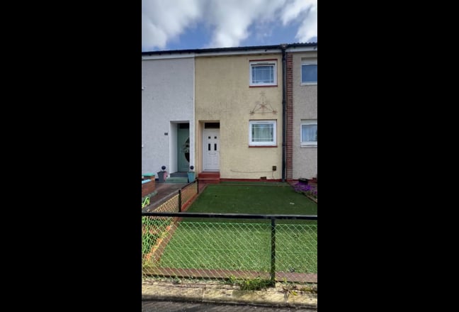 Double Bedroom in Refurbished House | G33 Main Photo