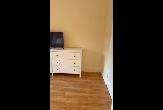 Large king-size room - Bills and cleaner included Main Photo