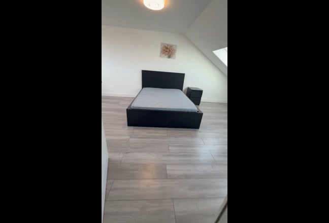 New Decorated En-suite Large double room To Rent . Main Photo