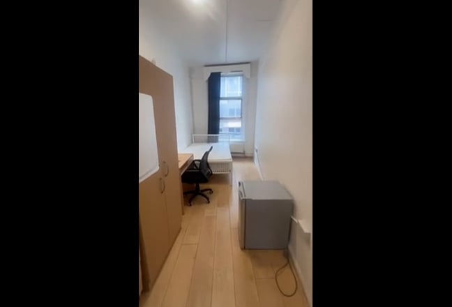 Spacious Rooms- (In Heart of Kings Cross) Main Photo