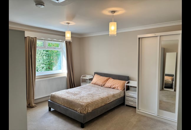 Beautiful Newly Renovated One-Bedroom Annex Main Photo