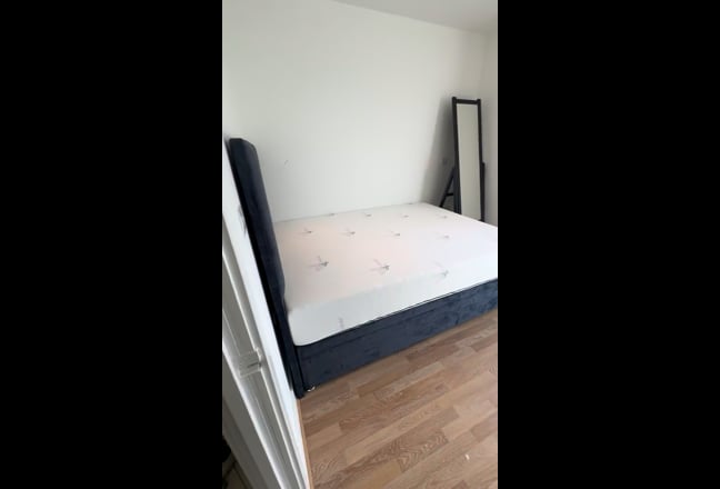 Double Room with private Bathroom in Canary wharf Main Photo