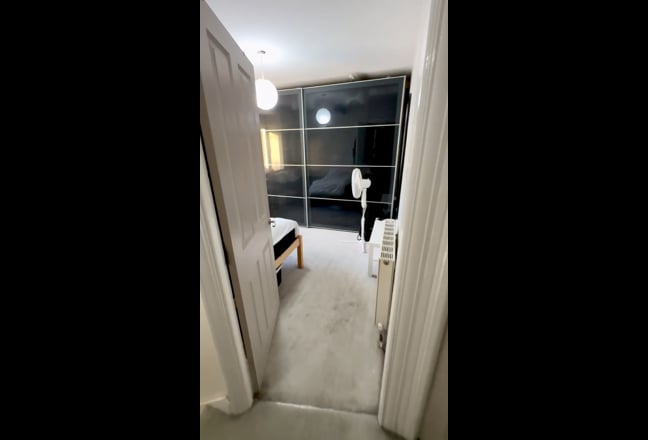 Beautiful bedroom for rent at TW14  Main Photo