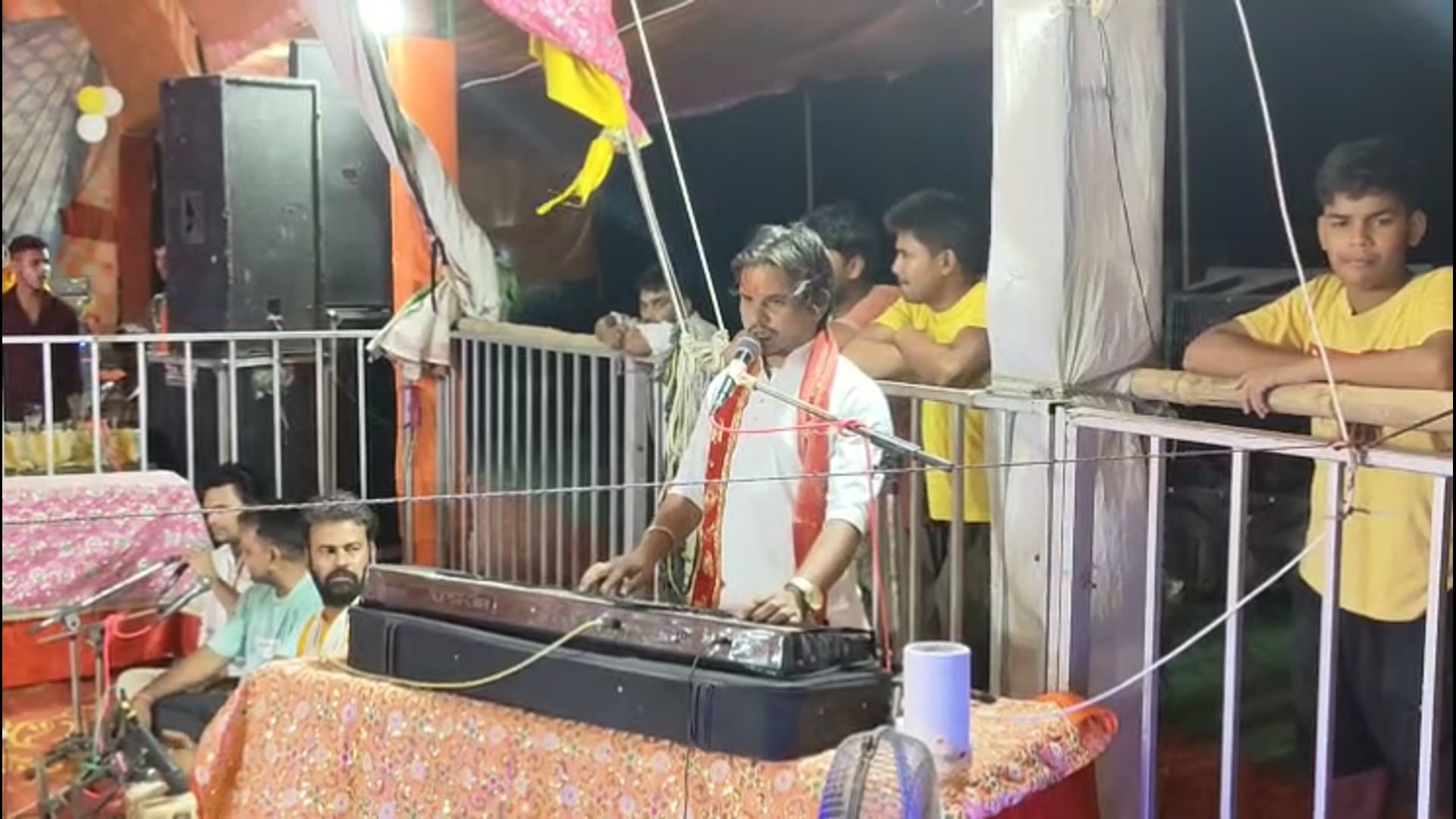ग्राम कूम्हा में शिवलेश्वर महादेव मंदिर बना आस्था का केंद्र, रासलीला में भक्त हुए मंत्रमुग्ध