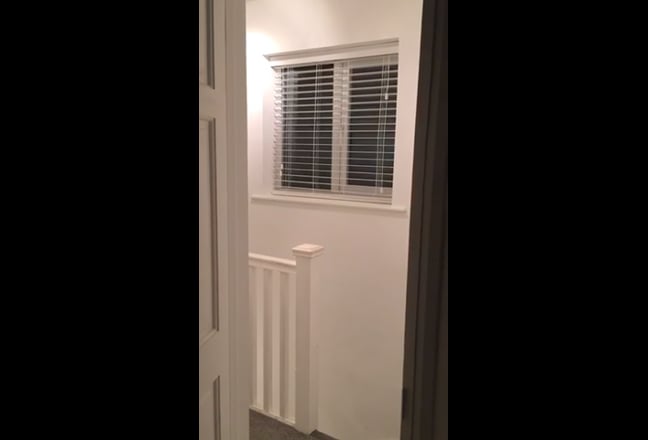 Double Rooms, moments from station & beach  Main Photo