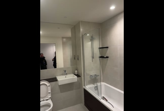 Modern double Room – Wembley Park –couples welcome Main Photo