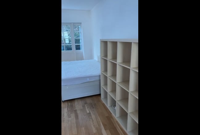 Spacious Ground Floor Studio with Private Parking  Main Photo