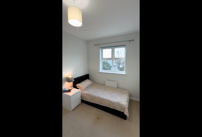 Ground and Top Floor Rooms in a Modern Townhouse  Main Photo