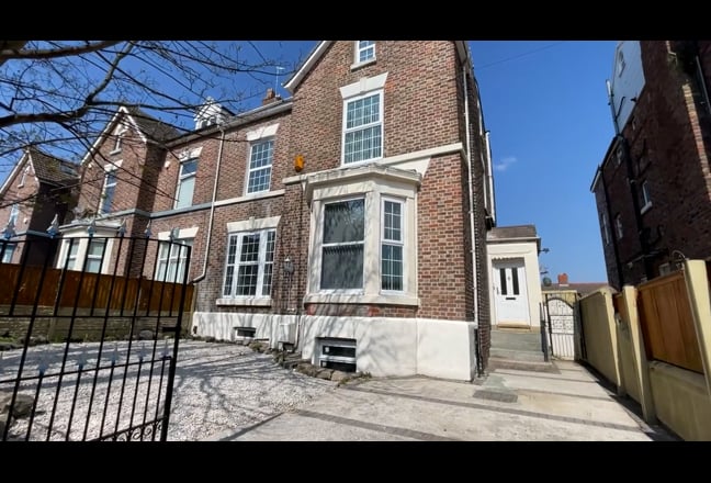 Beautiful Double room close to Oxton Village Main Photo