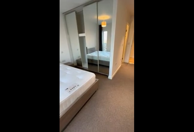 E16 • Search: Flatmate  Main Photo