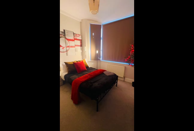 Double Bedroom 1 min walk- Harrow on Hill station Main Photo