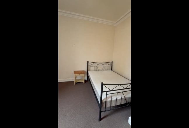 Room for rent minimum one month in Newington.  Main Photo