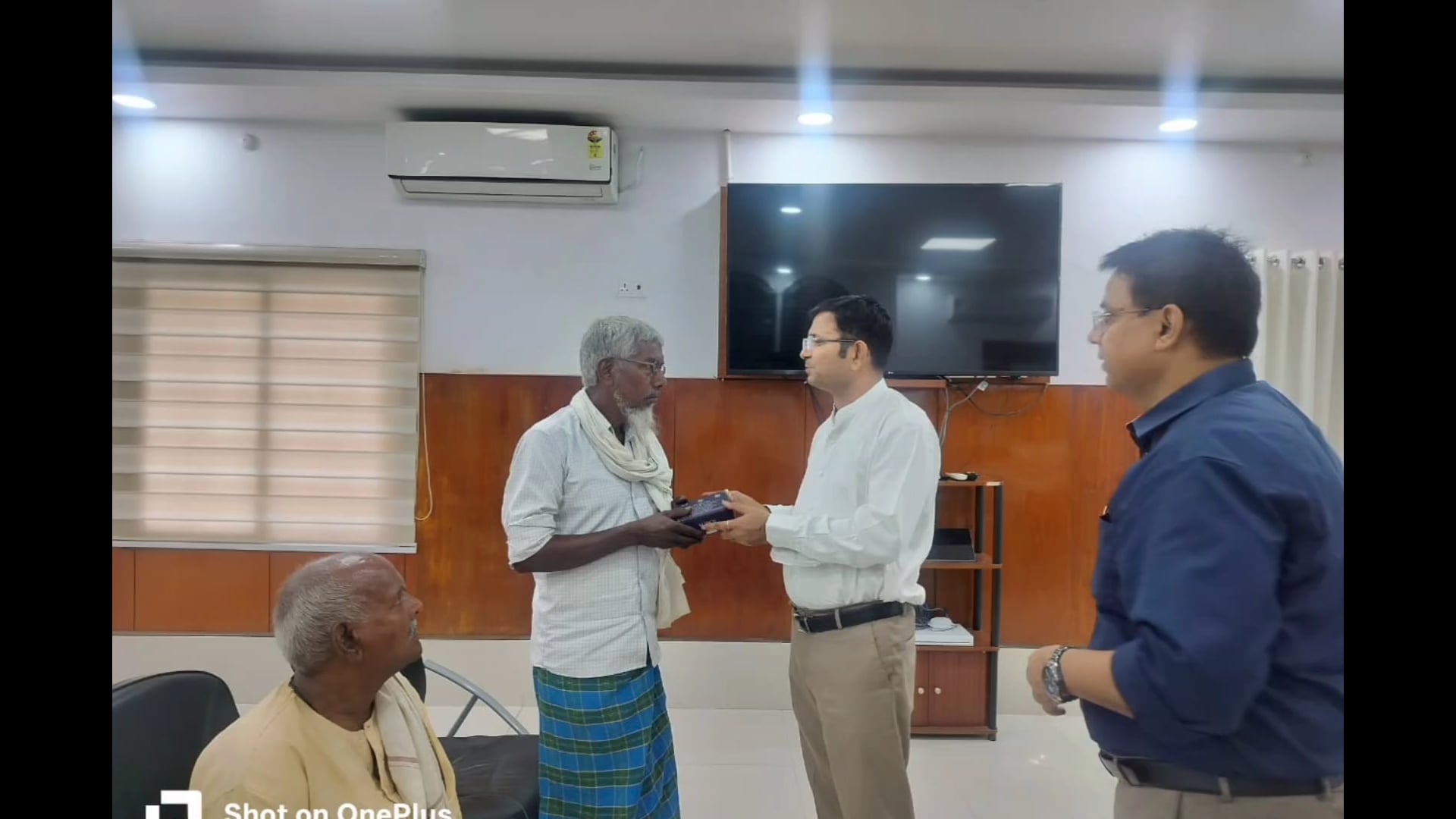 अब सुनाई देगी जिंदगी की नई आवाज: वयोश्री योजना से बुजुर्गों के चेहरों पर लौटी मुस्कान
