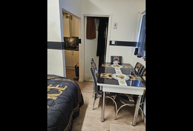 Stylish, Modern House close to Birmingham Airport  Main Photo