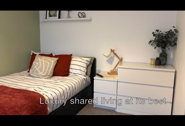 ⭐️Free now! Spotless,near SMH, Great housemates ⭐️ Main Photo