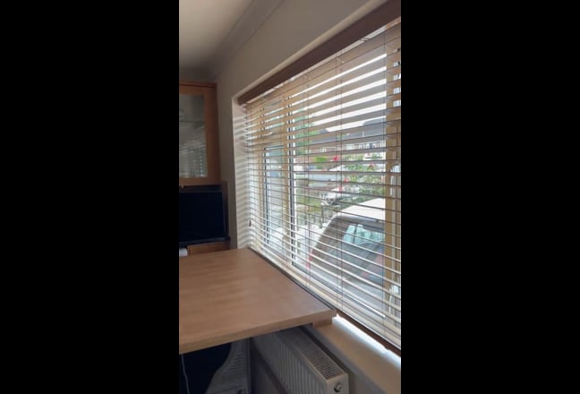 King Room, Own lounge and Shower.  Station 3 mins Main Photo
