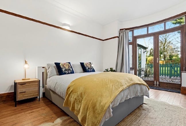  Large Double w/ Private Patio| Bills & Cleaner !! Main Photo