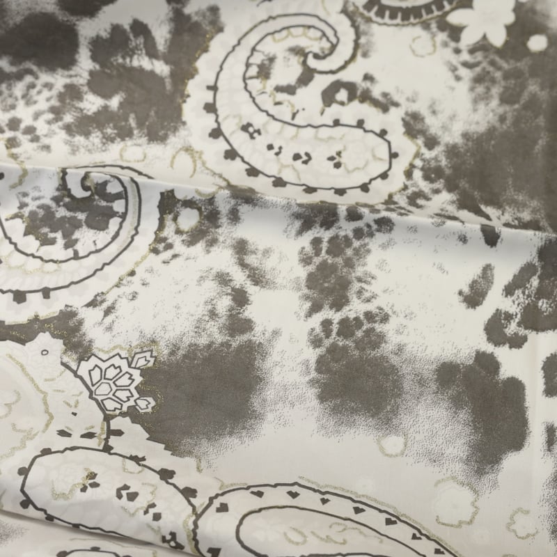 Vidéo: Twill 100% viscose – Cachemire gris et doré fond blanc