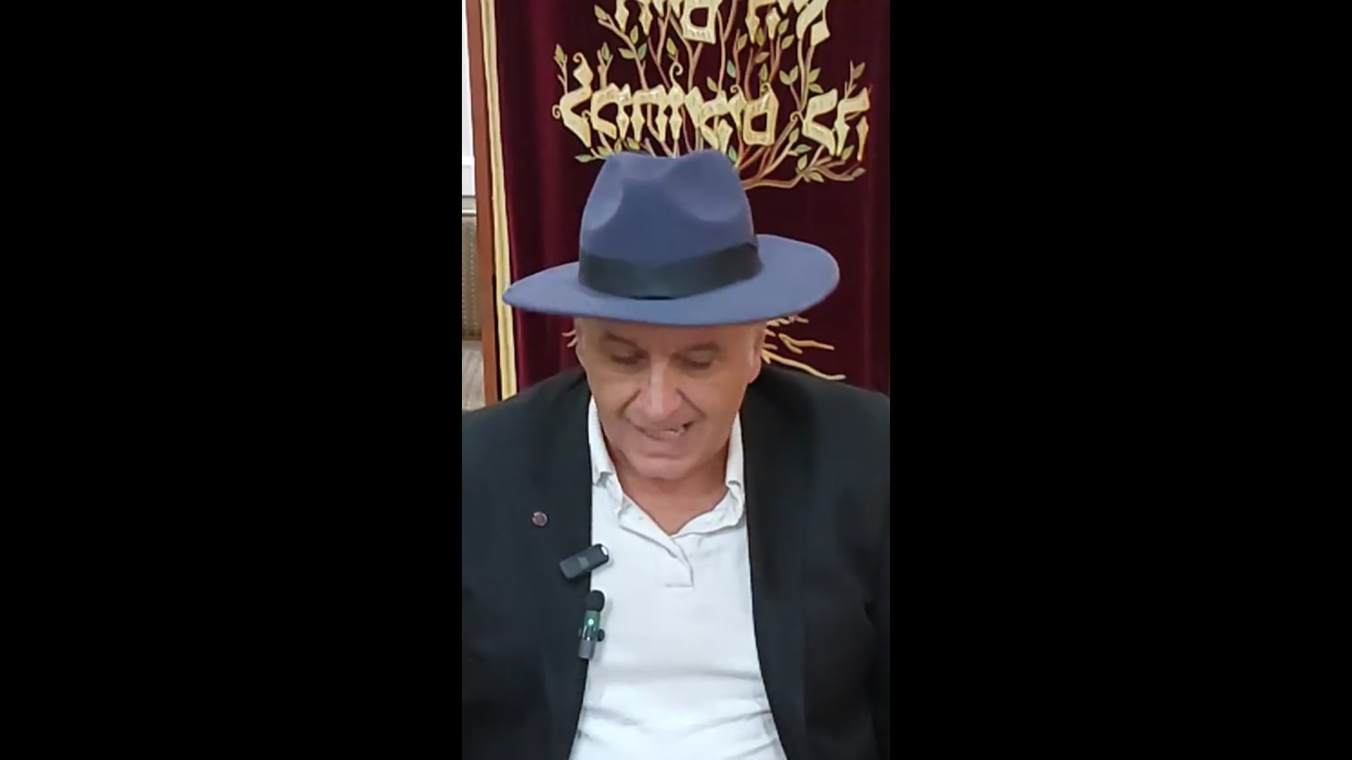 על שירים וכישופים על מעגל ההונאות החוזר של מלחמה ביולוגית לעם מכושף מונשם מורדם